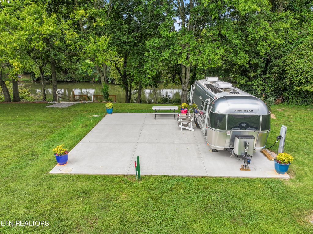 Photo of 5 Old Walland Hwy, Walland, TN 37886 (MLS # 1312202)