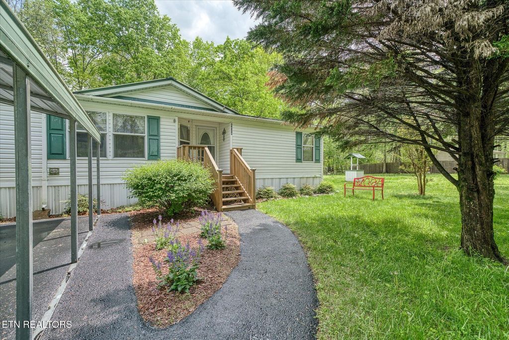 Photo of 6028 Loch Loosa Drive, Crossville, TN 38572 (MLS # 1300217)