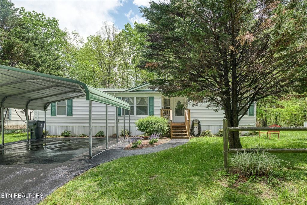 Photo of 6028 Loch Loosa Drive, Crossville, TN 38572 (MLS # 1300217)