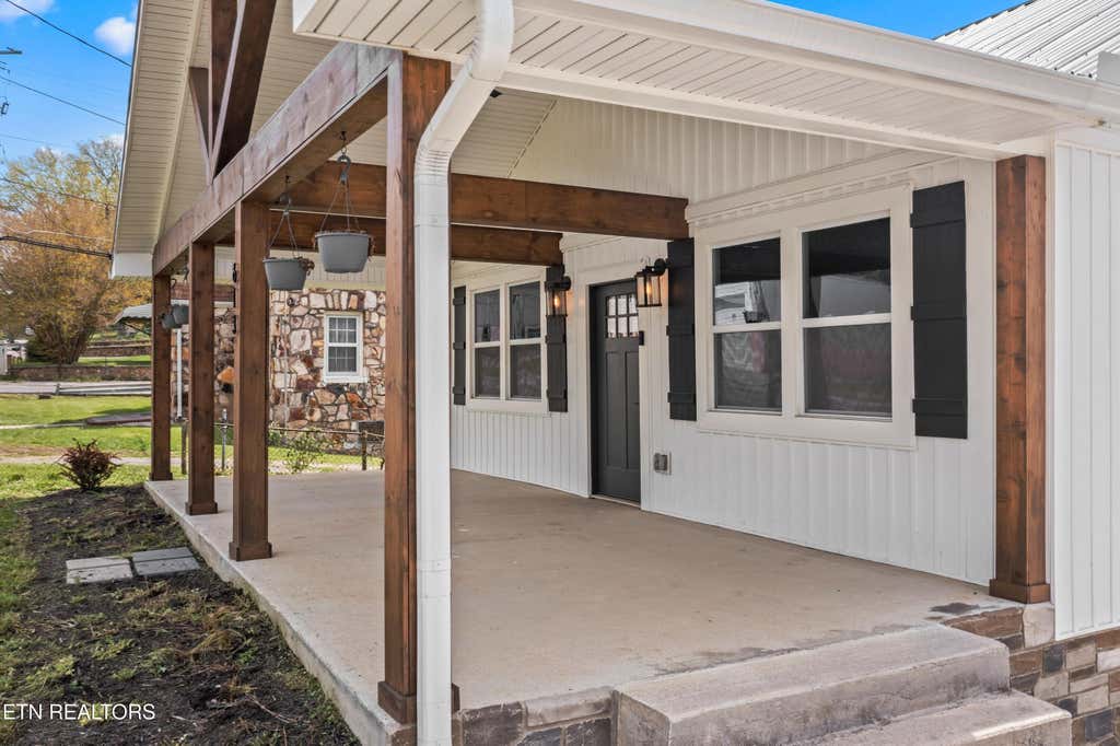 Photo of 613 North St, Newport, TN 37821 (MLS # 1298149)