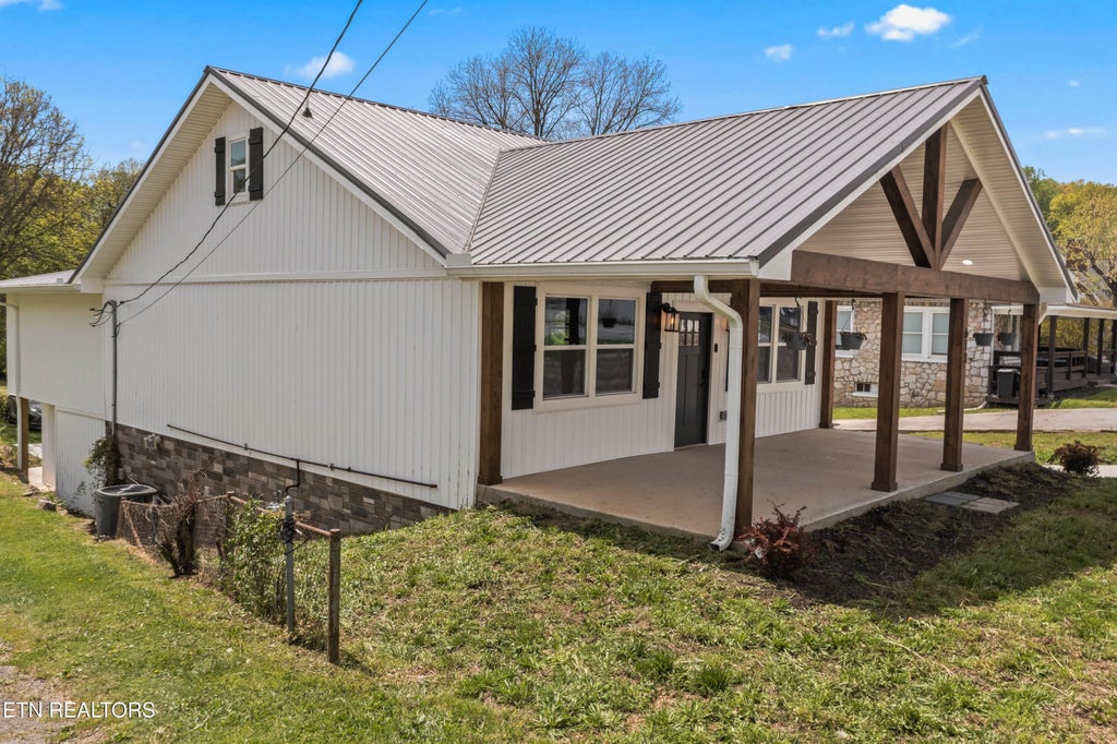 Photo of 613 North St, Newport, TN 37821 (MLS # 1298149)