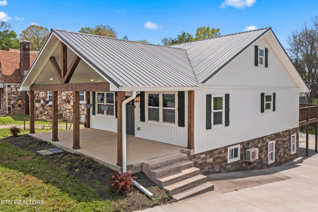 Photo of 613 North St, Newport, TN 37821 (MLS # 1298149)