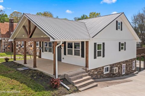 613 North St Newport TN 37821
