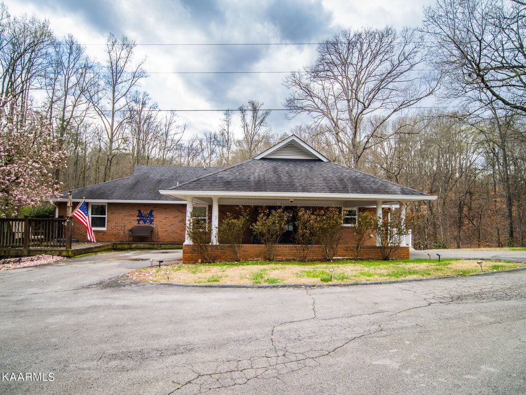 Photo of 4116 Fox Hills Drive, Louisville, TN 37777 (MLS # 1219844)