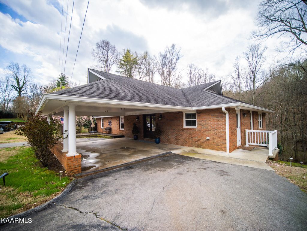 Photo of 4116 Fox Hills Drive, Louisville, TN 37777 (MLS # 1219844)
