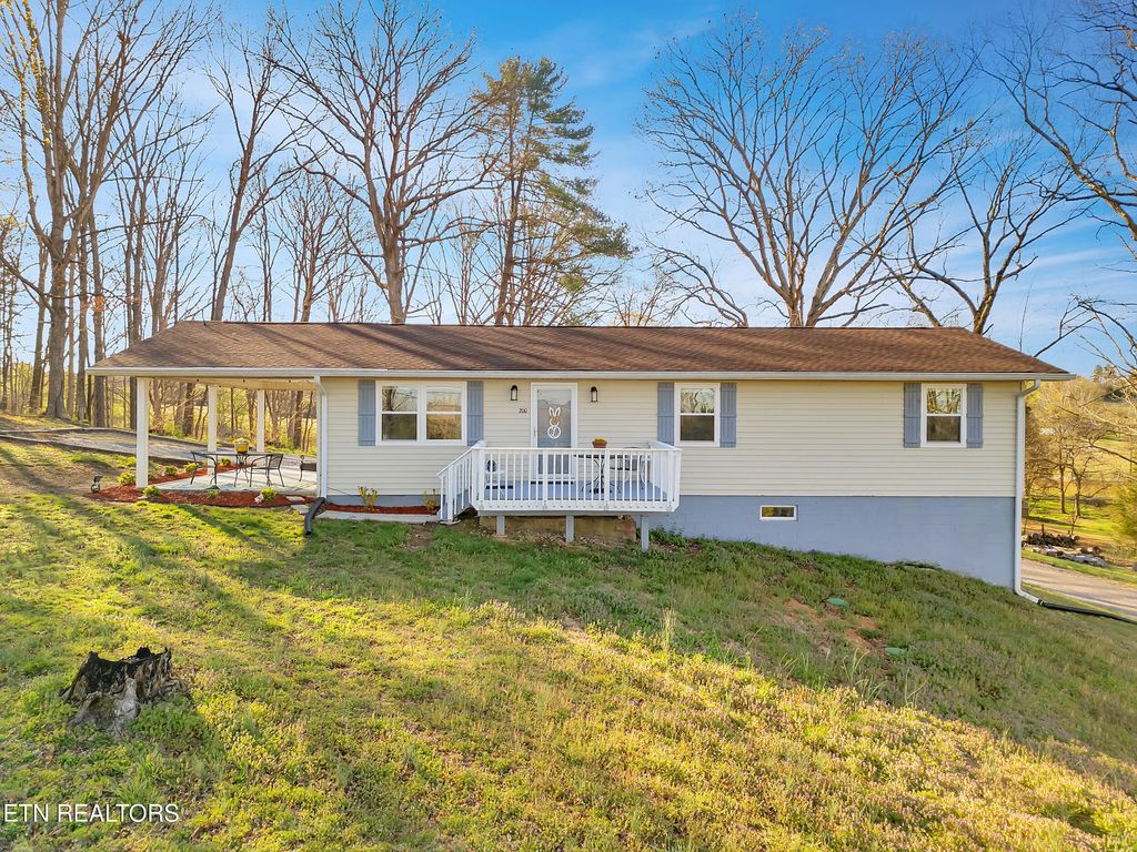 Photo of 200 Lynnwood Drive, Greenback, TN 37742 (MLS # 1295335)