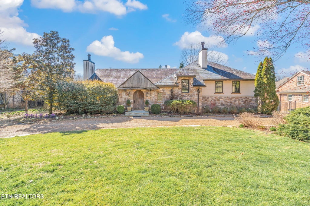 Photo of 2000 Cherokee Blvd, Knoxville, TN 37919 (MLS # 1292050)
