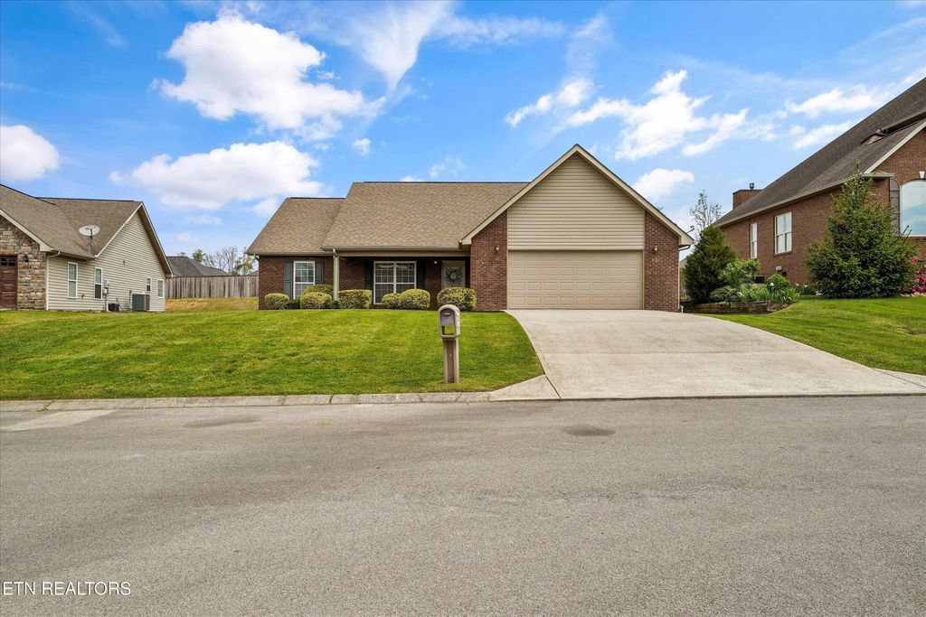 Photo of 1132 Cherbourg Drive, Maryville, TN 37801 (MLS # 1336806)