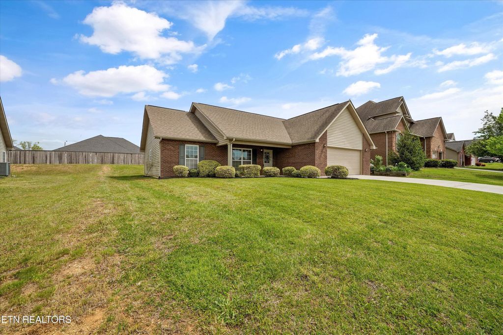 Photo of 1132 Cherbourg Drive, Maryville, TN 37801 (MLS # 1336806)
