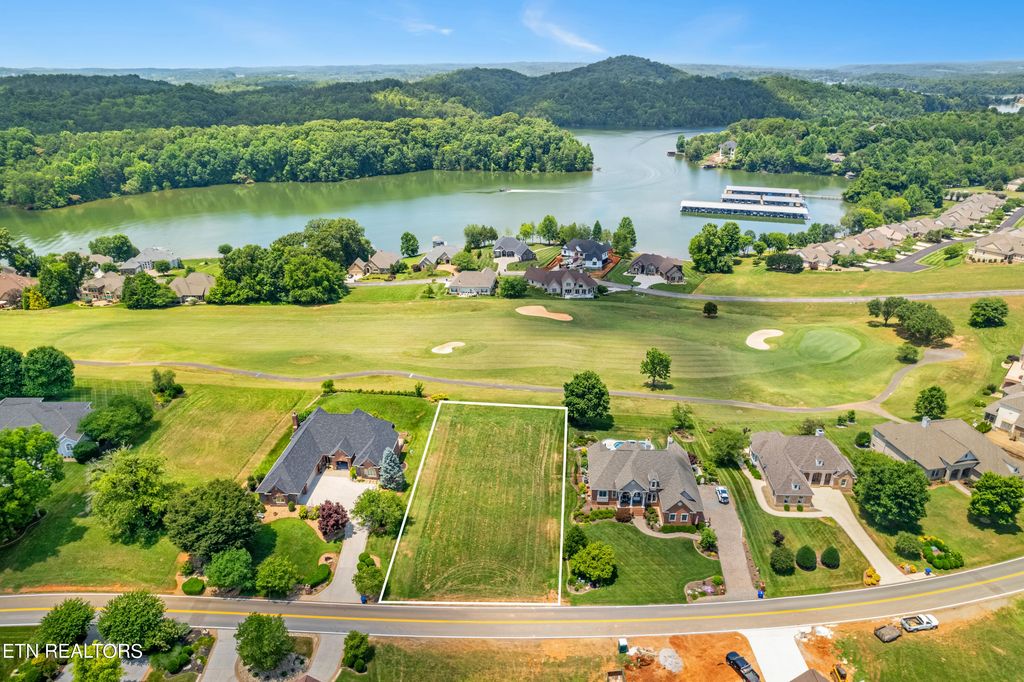 Photo of 821 Rarity Bay Pkwy, Vonore, TN 37885 (MLS # 1269109)
