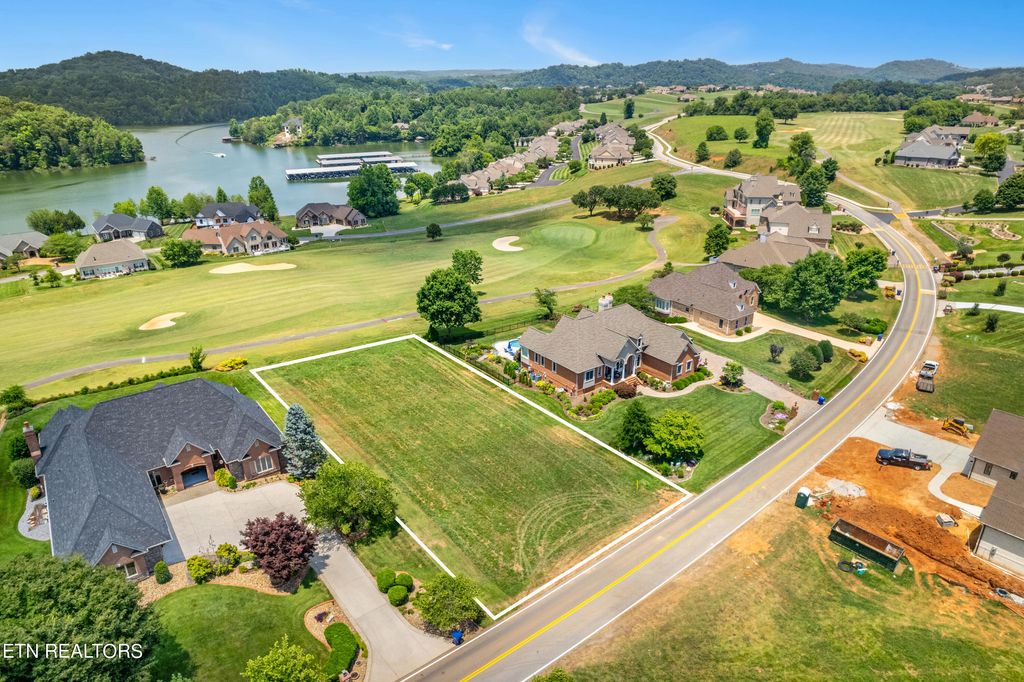 Photo of 821 Rarity Bay Pkwy, Vonore, TN 37885 (MLS # 1269109)