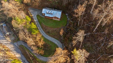 Photo of 830 Sleepy Hollow Rd, Gatlinburg, TN 37738 (MLS # 1342969)