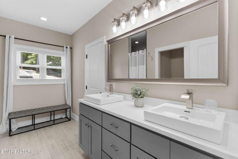 Tiny photo for 552 Fox Ridge Lane, Caryville, TN 37714 (MLS # 1351162)