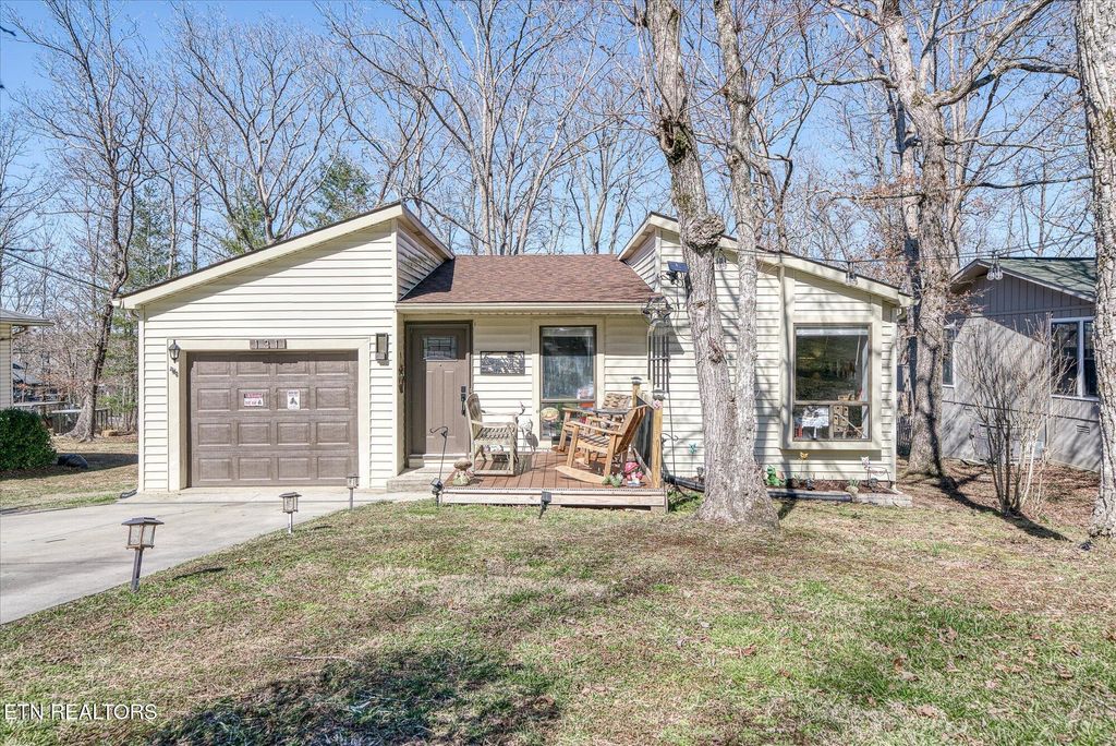 Photo of 131 Lakeshire Drive, Crossville, TN 38558 (MLS # 1292154)