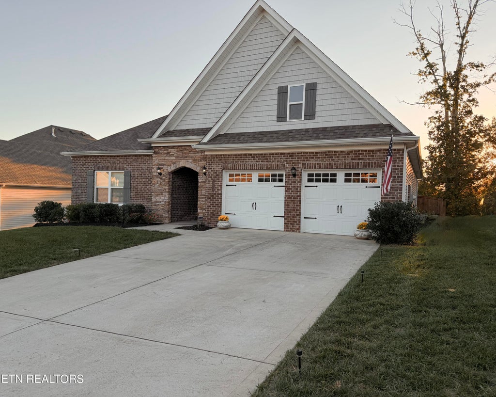 Photo of 308 Aspen Drive, Lenoir City, TN 37771 (MLS # 1359303)