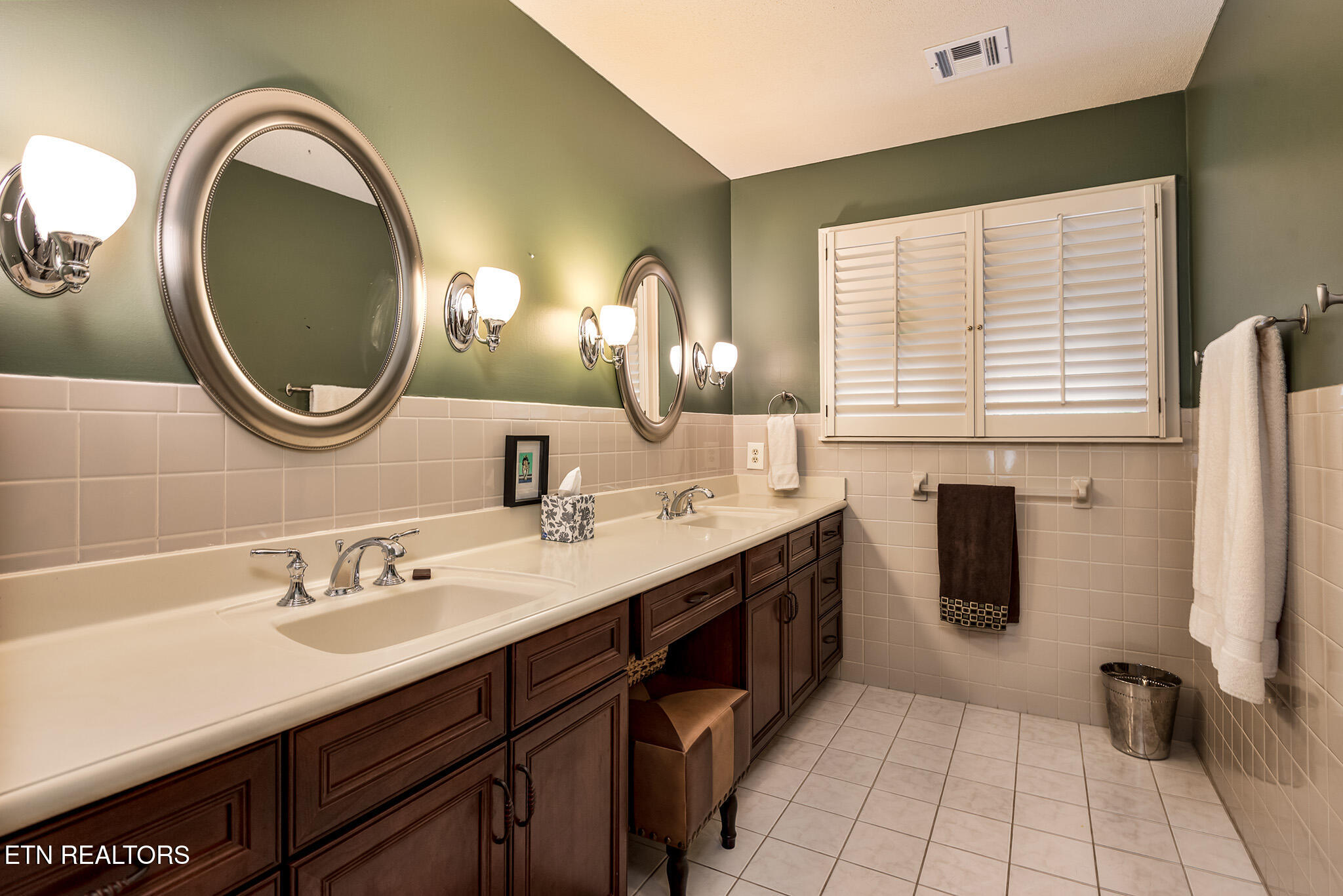 Knoxville, Tennessee 37919, United States, 4 Bedrooms Bedrooms, ,4 BathroomsBathrooms,Residential,Active,129613