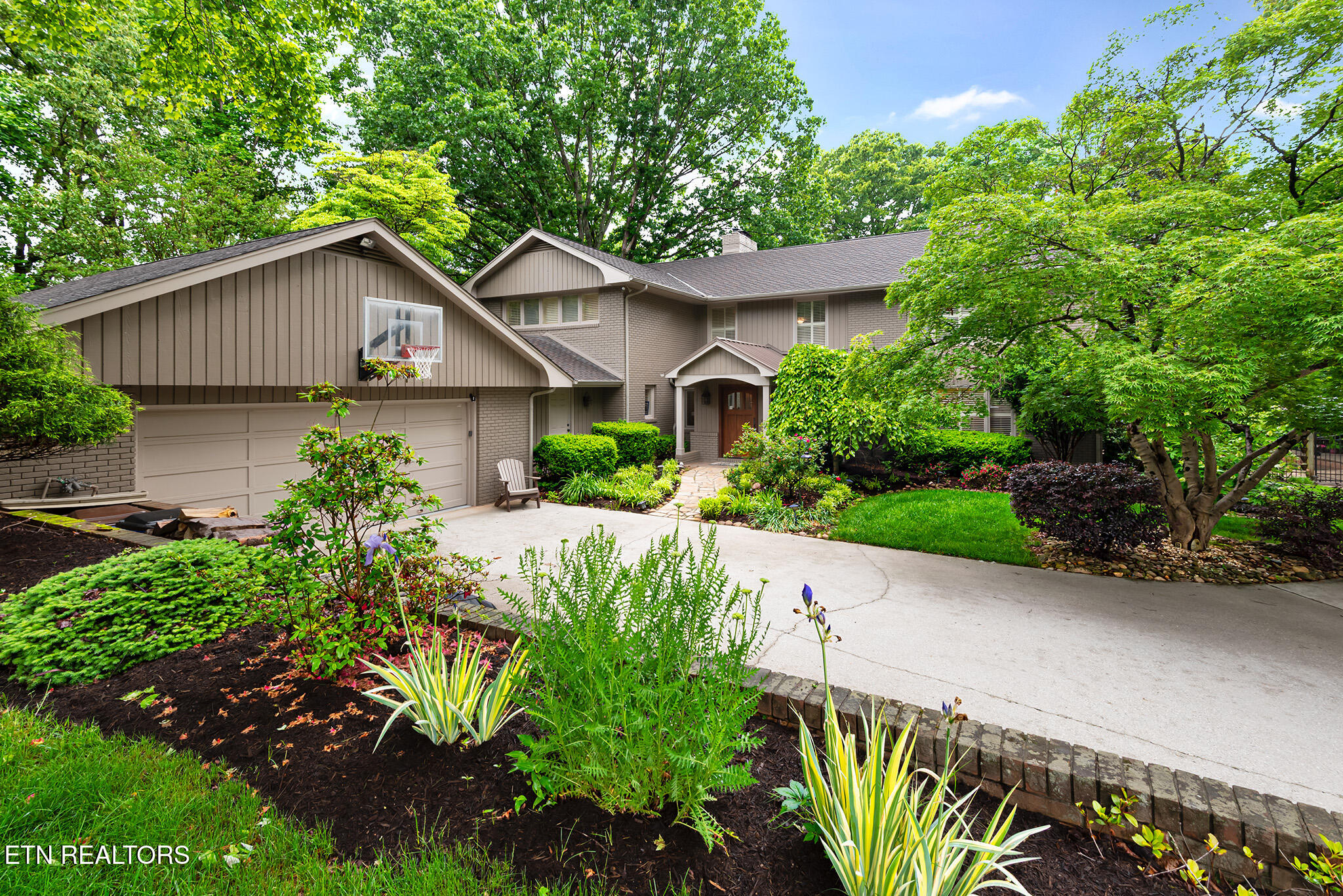 Knoxville, Tennessee 37919, United States, 4 Bedrooms Bedrooms, ,4 BathroomsBathrooms,Residential,Active,129613