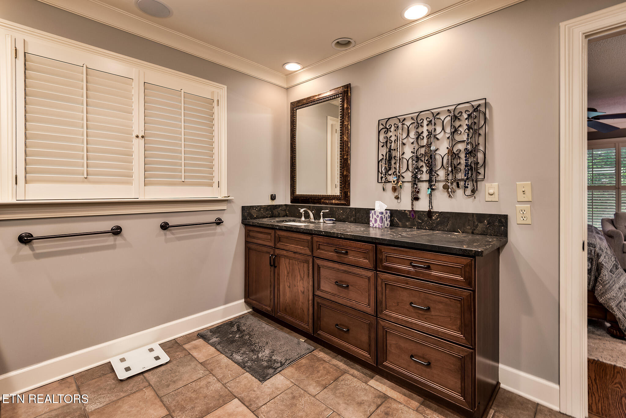 Knoxville, Tennessee 37919, United States, 4 Bedrooms Bedrooms, ,4 BathroomsBathrooms,Residential,Active,129613