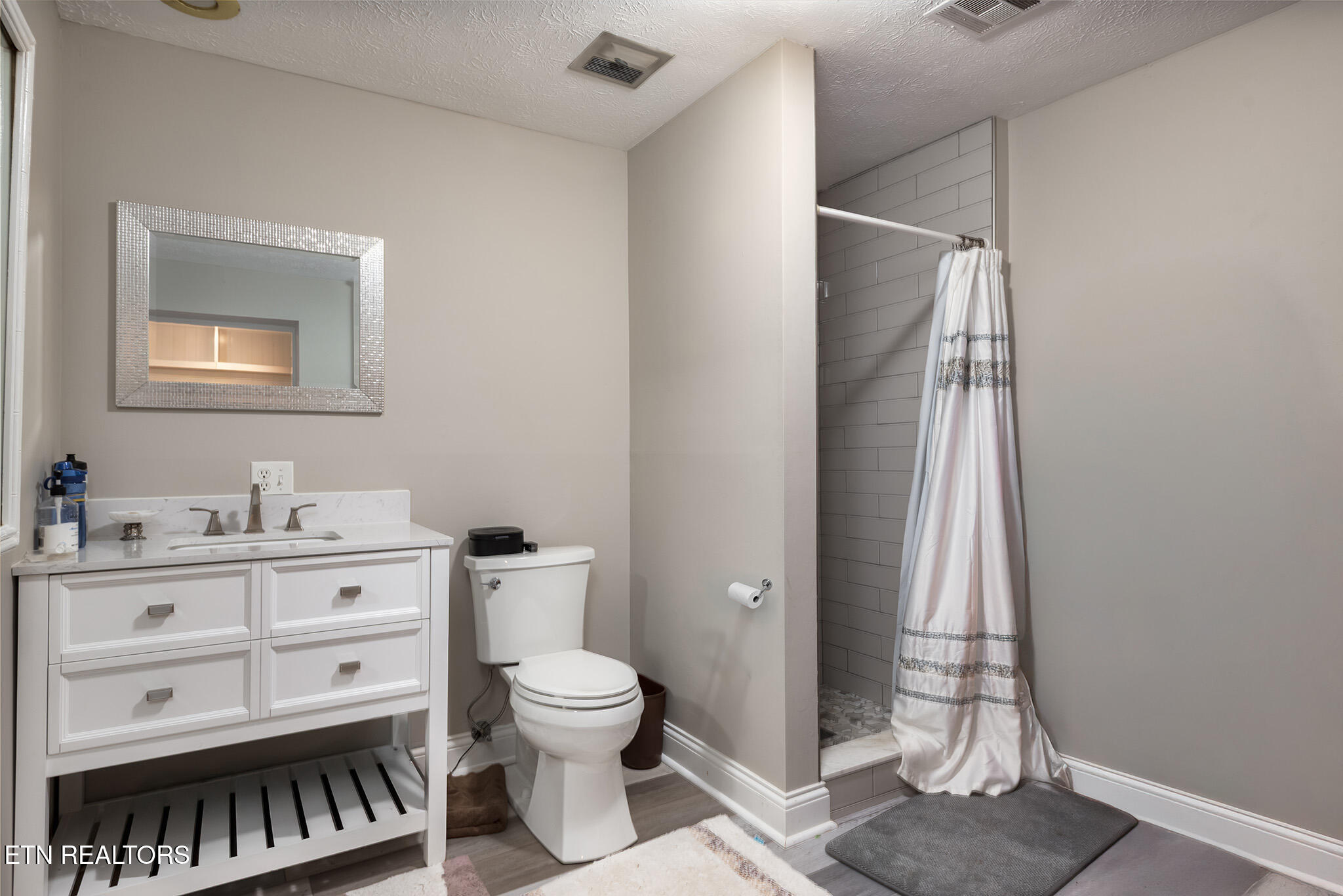 Knoxville, Tennessee 37919, United States, 4 Bedrooms Bedrooms, ,4 BathroomsBathrooms,Residential,Active,129613