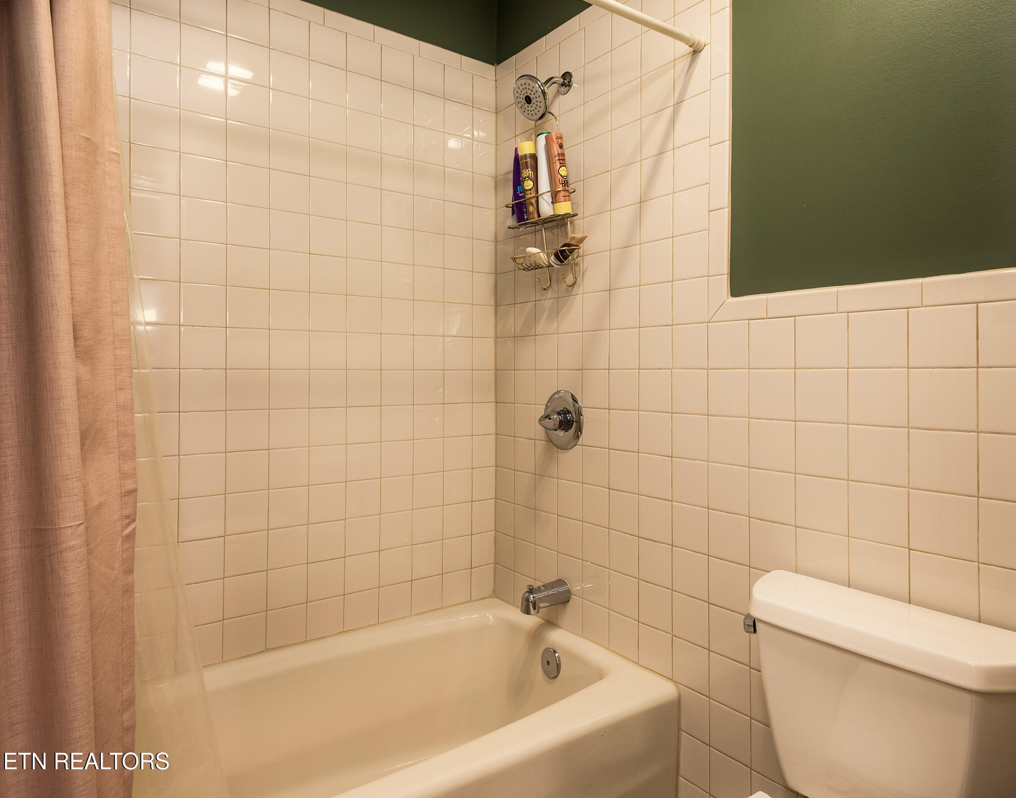 Knoxville, Tennessee 37919, United States, 4 Bedrooms Bedrooms, ,4 BathroomsBathrooms,Residential,Active,129613