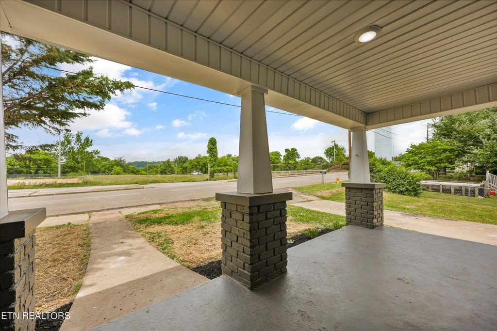 Photo of 1612 Vermont Ave, Knoxville, TN 37921 (MLS # 1339843)