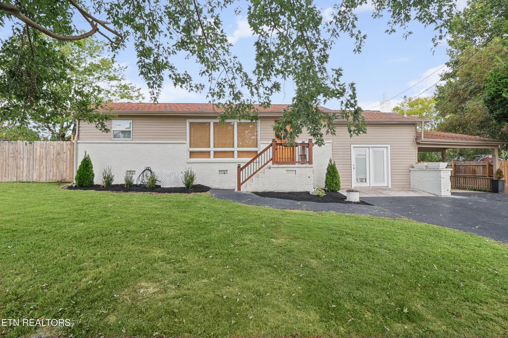 Photo of 711 Cooper Ave, Rockwood, TN 37854 (MLS # 1356324)