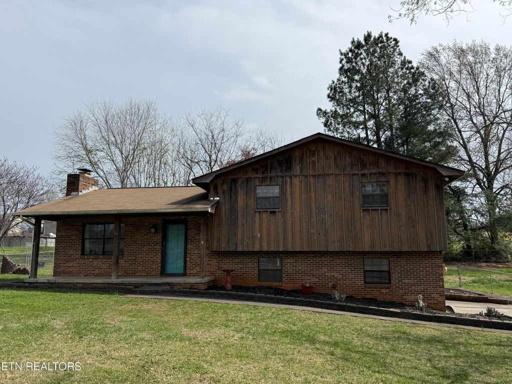 Photo of 2066 Colonial Circle, Maryville, TN 37803 (MLS # 1333327)