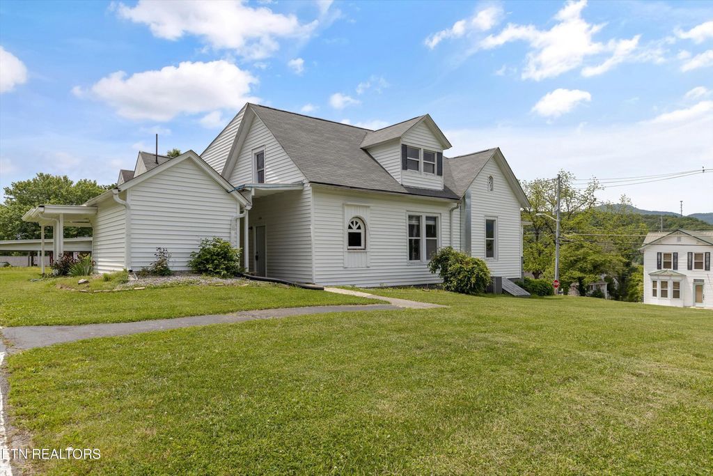 Photo of 313 W Spring St, Oliver Springs, TN 37840 (MLS # 1341157)
