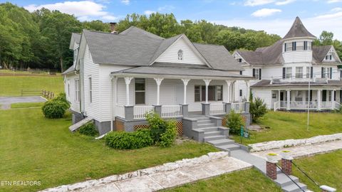 Photo of 313 W Spring St, Oliver Springs, TN 37840 (MLS # 1341157)