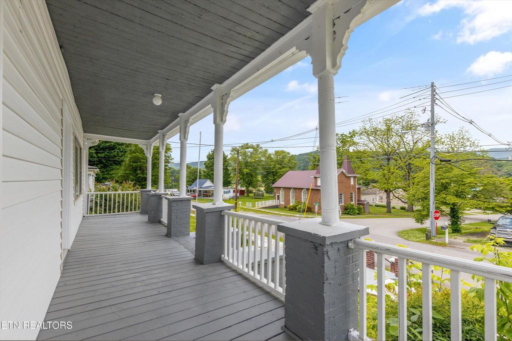 Photo of 313 W Spring St, Oliver Springs, TN 37840 (MLS # 1341157)