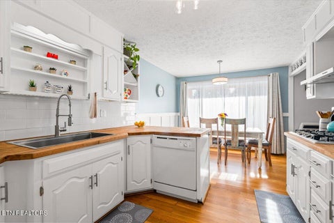 Tiny photo for 328 Brown Crest Rd, LaFollette, TN 37766 (MLS # 1357577)