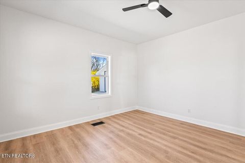 Tiny photo for 904 Kingston Ave, Rockwood, TN 37854 (MLS # 1332383)