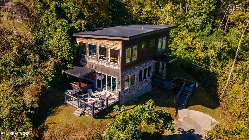 Photo of 869 Chestnut Drive, Gatlinburg, TN 37738 (MLS # 1334805)