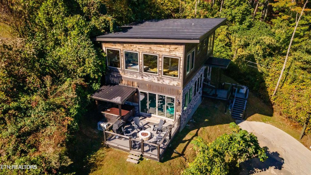 Photo of 869 Chestnut Drive, Gatlinburg, TN 37738 (MLS # 1334805)