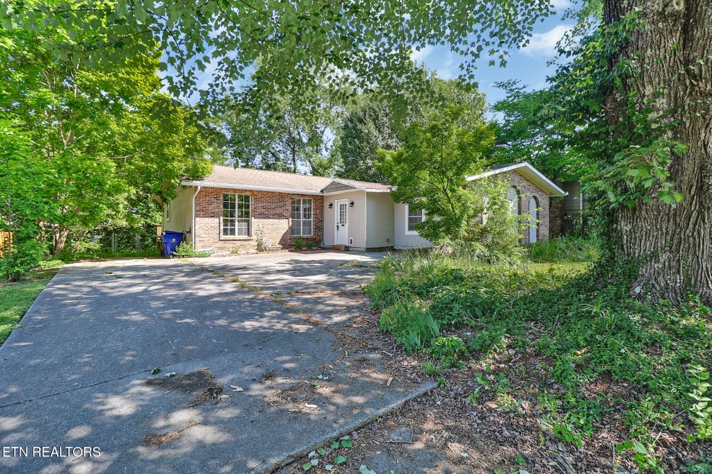 Photo of 26 Lindale Lane, Oak Ridge, TN 37830 (MLS # 1341170)