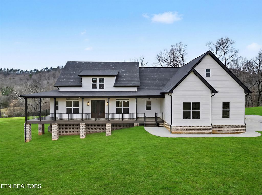 Photo of 821 Franklin Crossing, Maryville, TN 37804 (MLS # 1320306)