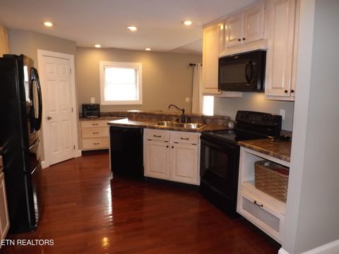 Tiny photo for 140 LANCASTER St, Harrogate, TN 37752 (MLS # 1322540)