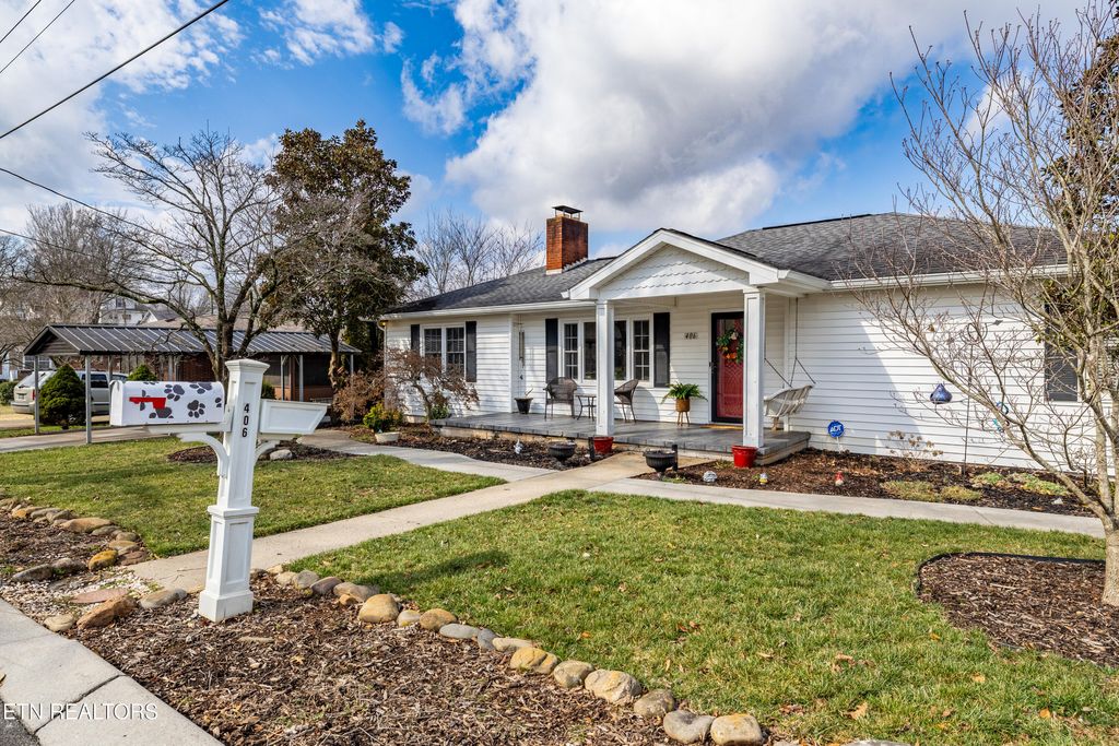 Photo of 406 Chestnut St, Sweetwater, TN 37874 (MLS # 1331089)