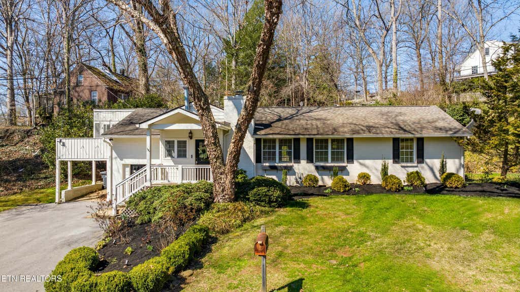 Photo of 103 NW Greenbrier Drive, Knoxville, TN 37919 (MLS # 1292614)