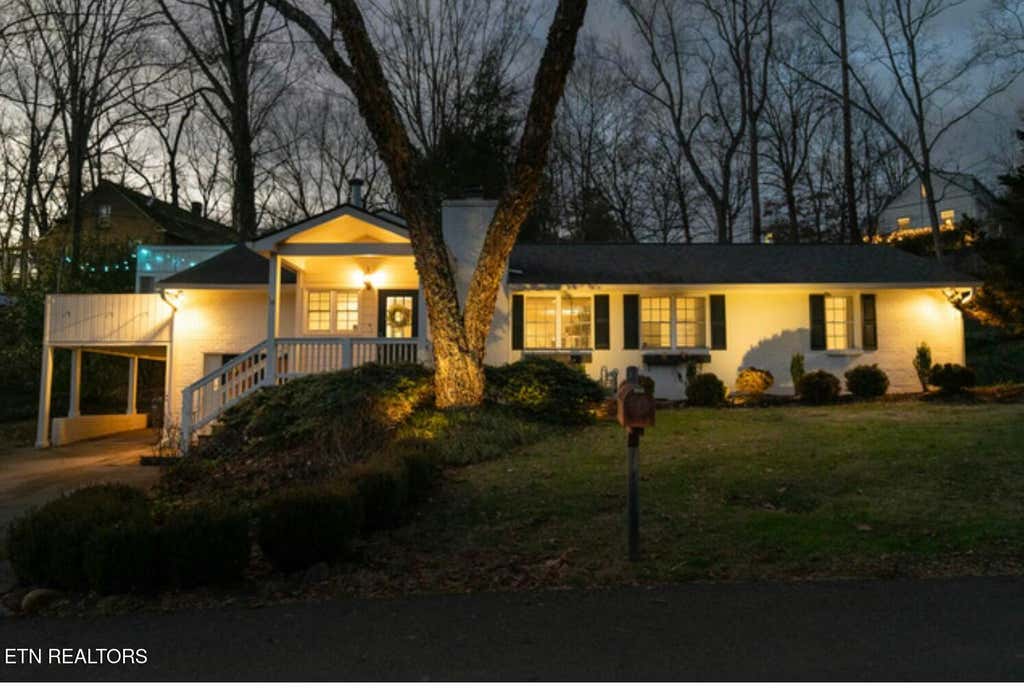 Photo of 103 NW Greenbrier Drive, Knoxville, TN 37919 (MLS # 1292614)