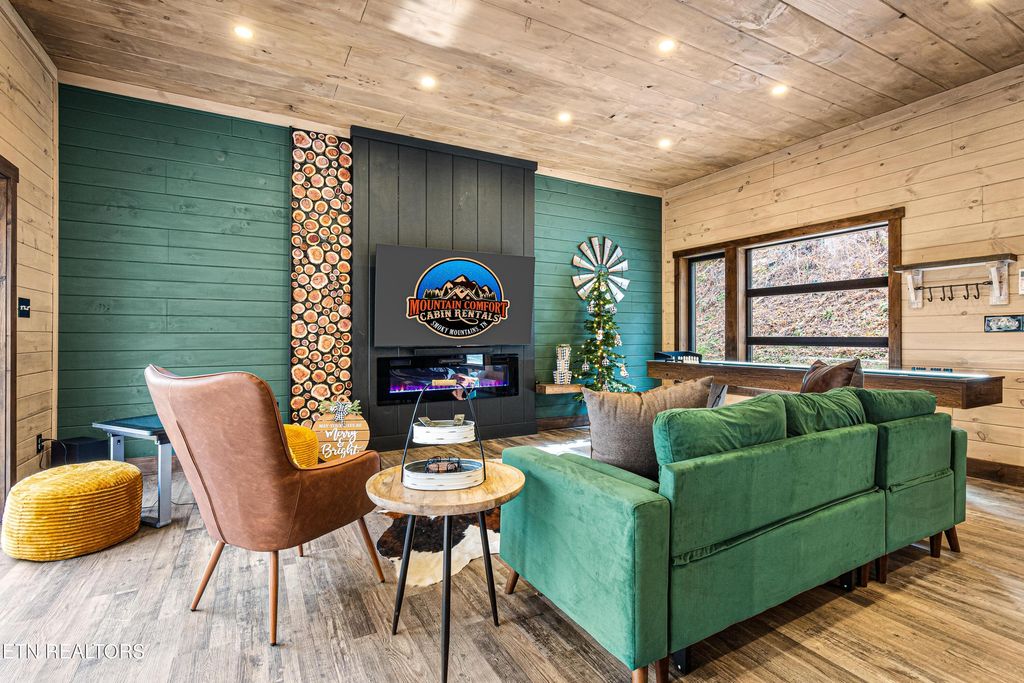 Photo of 518 Ski Mountain Rd, Gatlinburg, TN 37738 (MLS # 1321339)