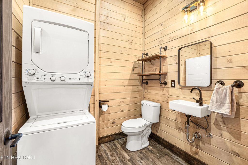 Photo of 518 Ski Mountain Rd, Gatlinburg, TN 37738 (MLS # 1321339)