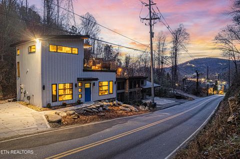 Photo of 518 Ski Mountain Rd, Gatlinburg, TN 37738 (MLS # 1321339)