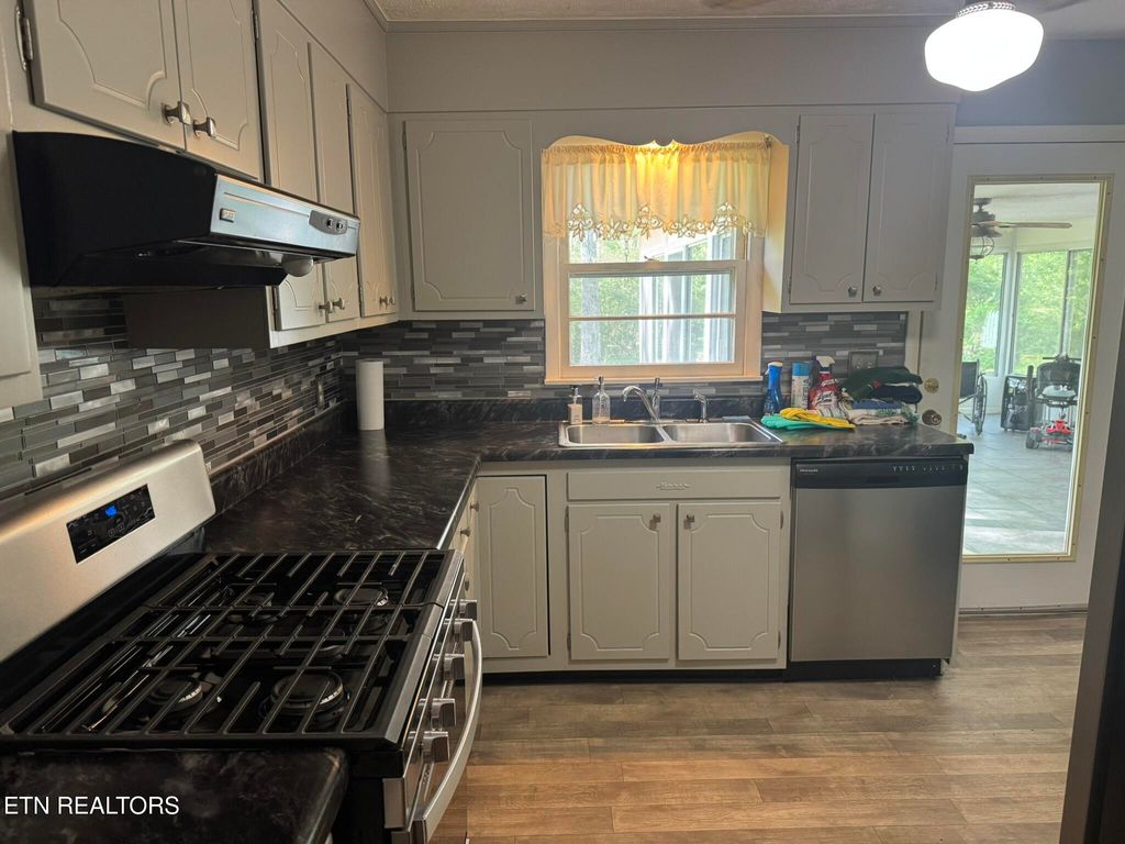Photo of 664 Sparta Drive, Crossville, TN 38555 (MLS # 1338929)