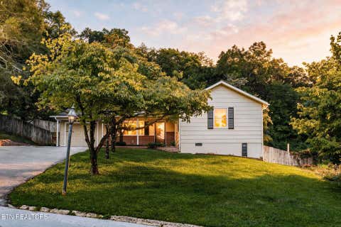 Photo of 3021 Wenwood Drive, Knoxville, TN 37921 (MLS # 1350007)
