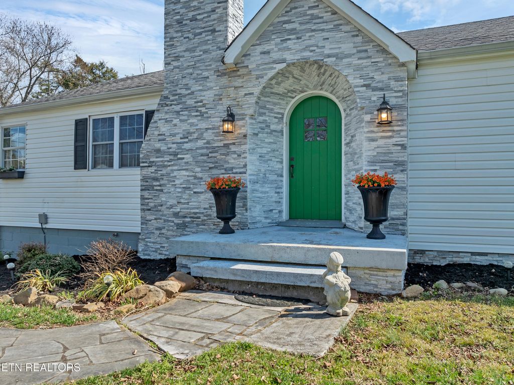 Photo of 300 Lindy Drive, Knoxville, TN 37920 (MLS # 1332339)