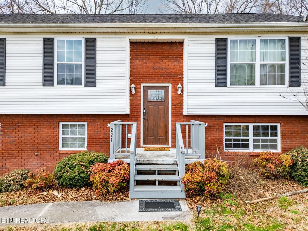 Photo of 221 Stone St, Seymour, TN 37865 (MLS # 1331461)