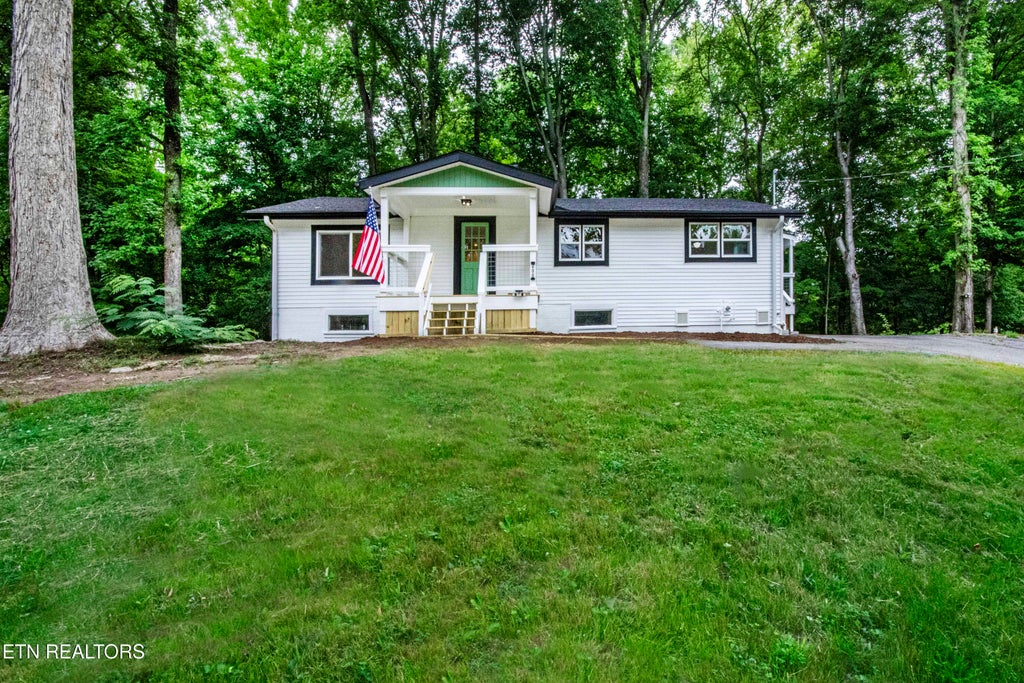 Photo of 200 Midway Drive, Oliver Springs, TN 37840 (MLS # 1344170)