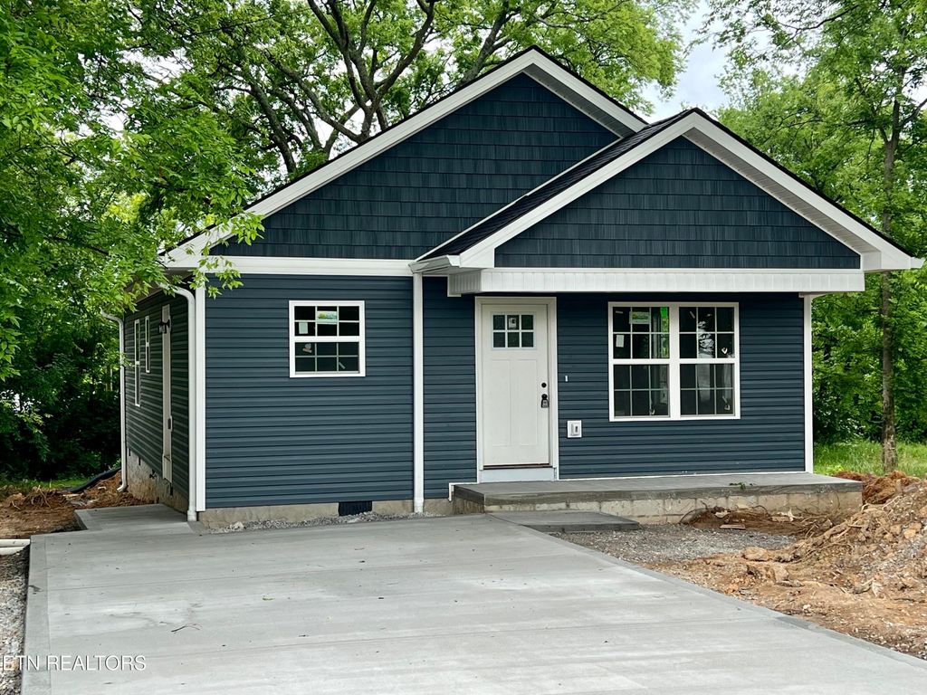 Photo of 252 Andy Carr Ave, Alcoa, TN 37701 (MLS # 1254050)