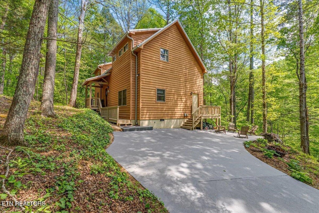 Photo of 102 Cutter Gap Rd, Townsend, TN 37882 (MLS # 1350974)